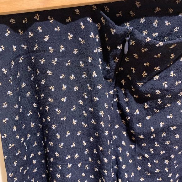 Brandy Melville phoebe midi skirt - Picture 4 of 7